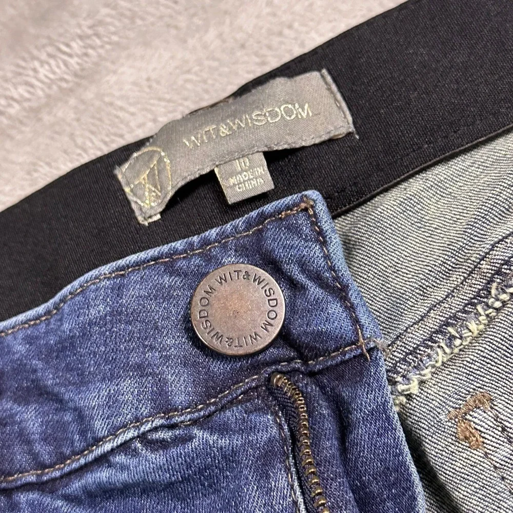 Wit & Wisdom Ab-solution Blue Cropped Flare Distressed‎ Jeans Size 10 W31
